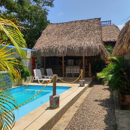 El Leon Feliz Palomino Hotel Екстериор снимка