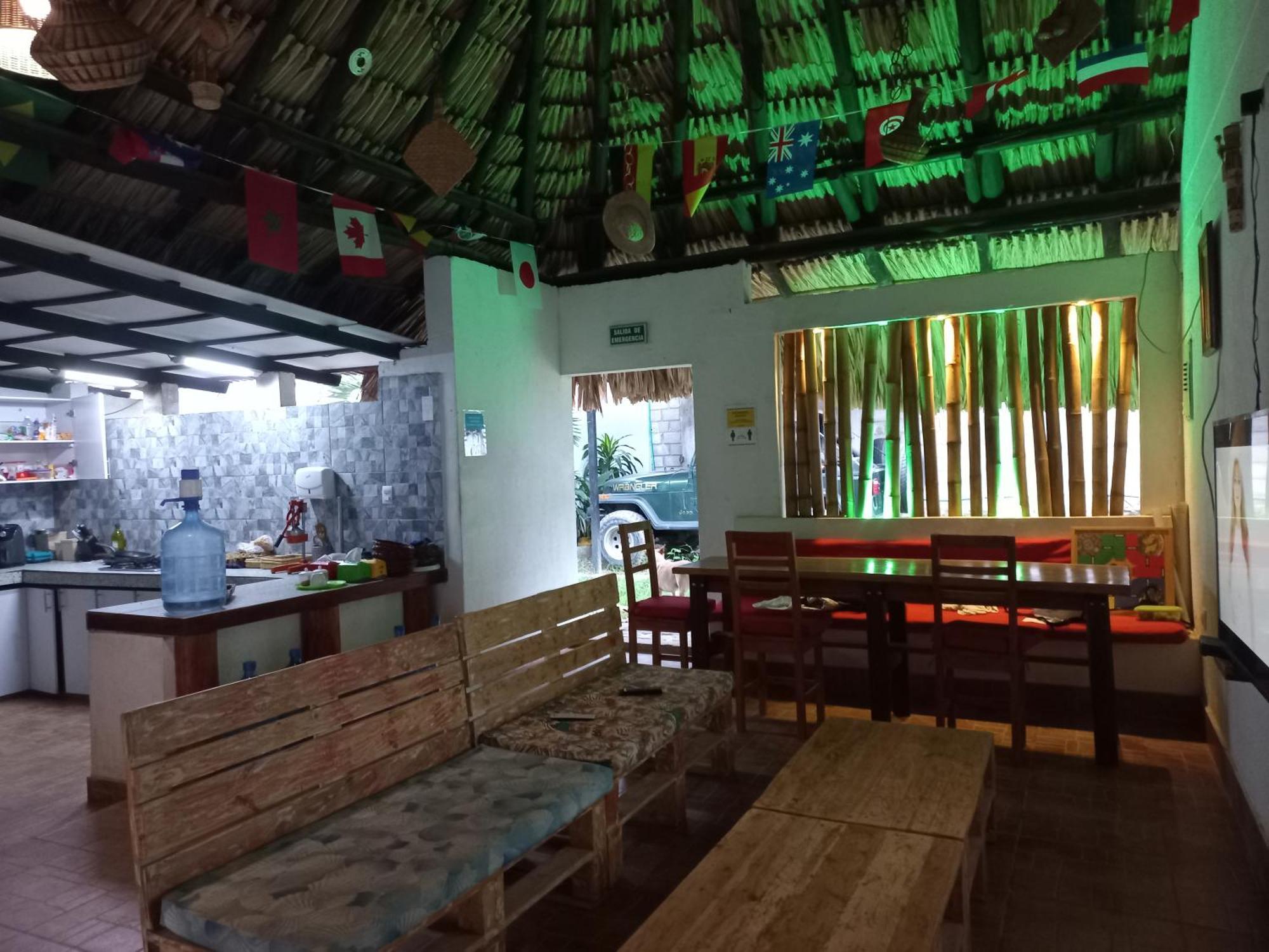 El Leon Feliz Palomino Hotel Екстериор снимка