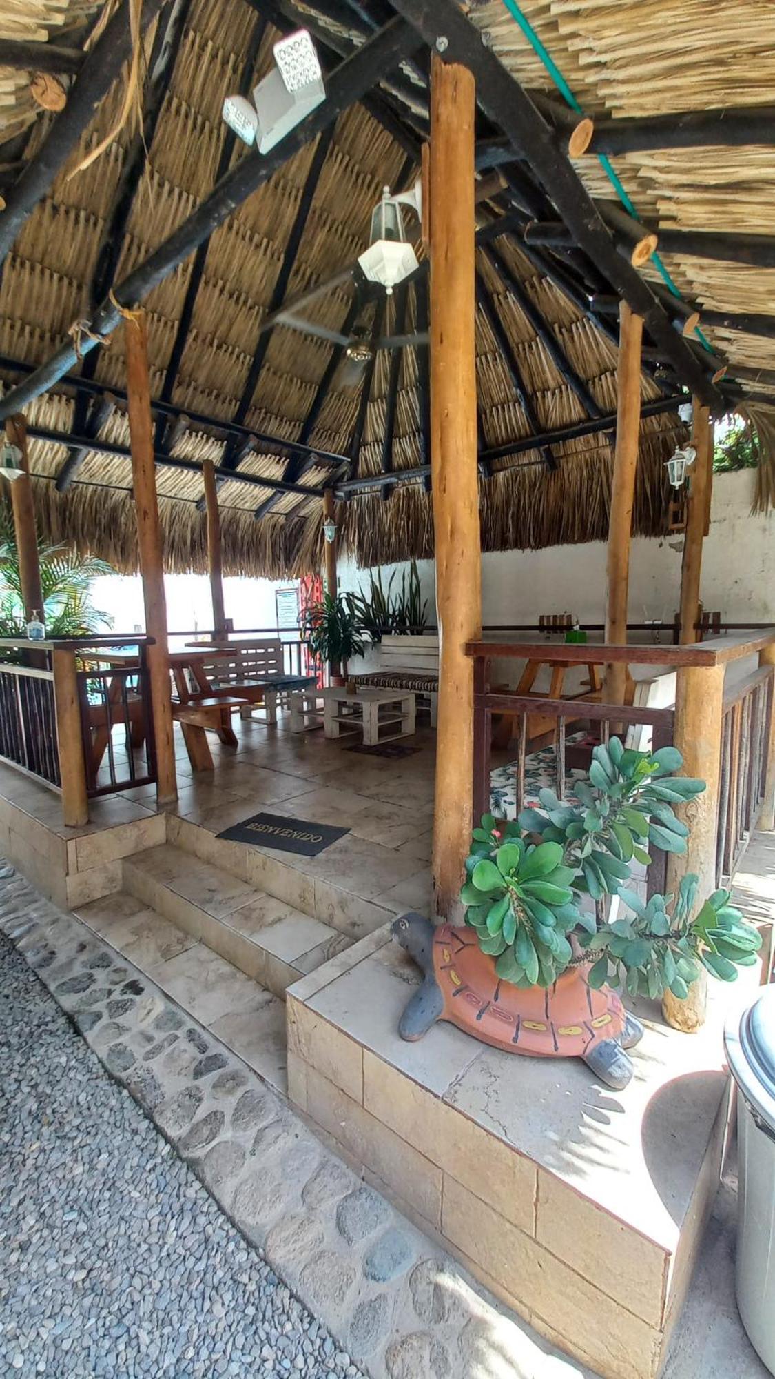 El Leon Feliz Palomino Hotel Екстериор снимка