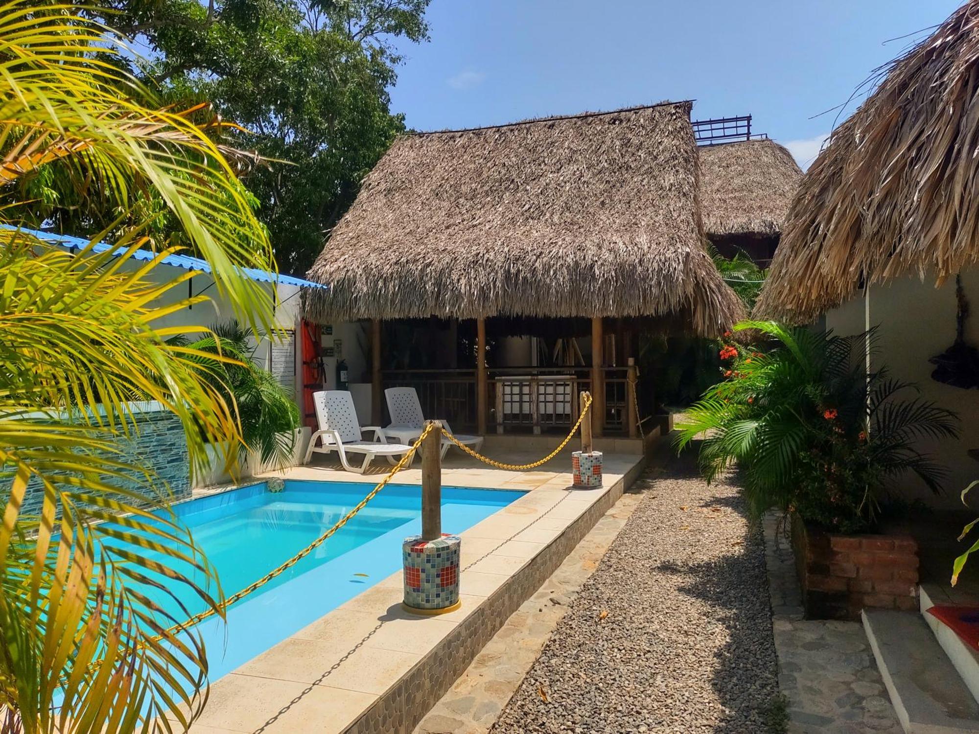 El Leon Feliz Palomino Hotel Екстериор снимка